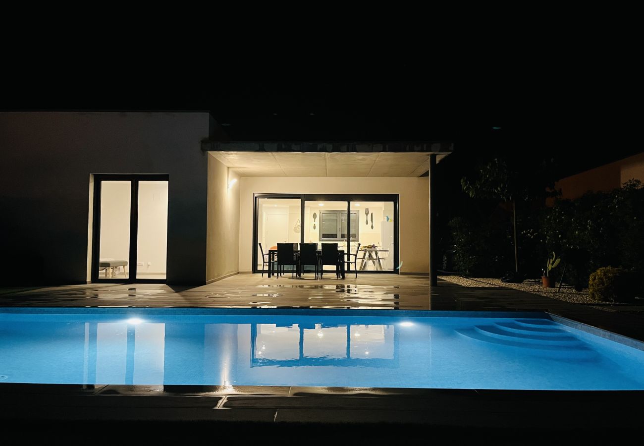 Villa en Torroella de Montgri - Olivera - Casa con piscina privada, aire y Wifi