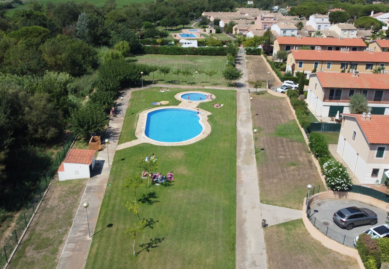 Townhouse in Torroella de Montgri - Pinsà 05 - at 100m beach with com. pool